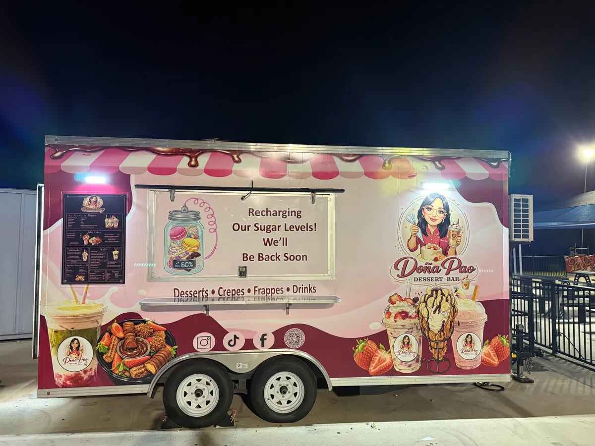 Doña Pao dessert trailer wrap at night